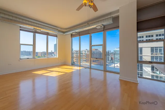 $369,900 | 901 West Madison Street, Unit 921, Chicago, IL 60607