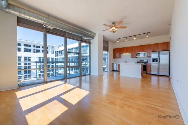 $369,900 | 901 West Madison Street, Unit 921, Chicago, IL 60607