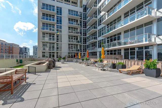 $369,900 | 901 West Madison Street, Unit 921, Chicago, IL 60607