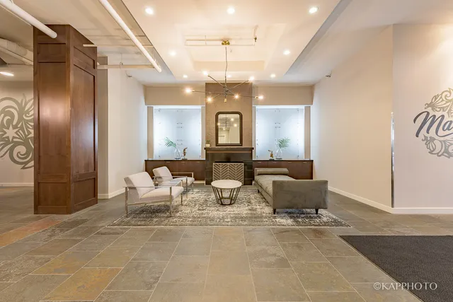 $369,900 | 901 West Madison Street, Unit 921, Chicago, IL 60607