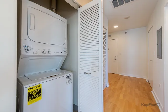 $369,900 | 901 West Madison Street, Unit 921, Chicago, IL 60607