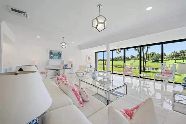 $988,000 | 2435 Presidential Way, Unit H, West Palm Beach, FL 33401