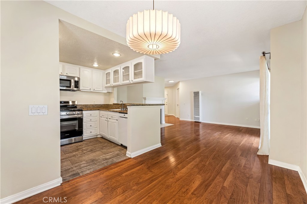 1401 North Greenbrier Road, Unit 202 Long Beach, CA 90815 - Photo 3 of 34 Living Room