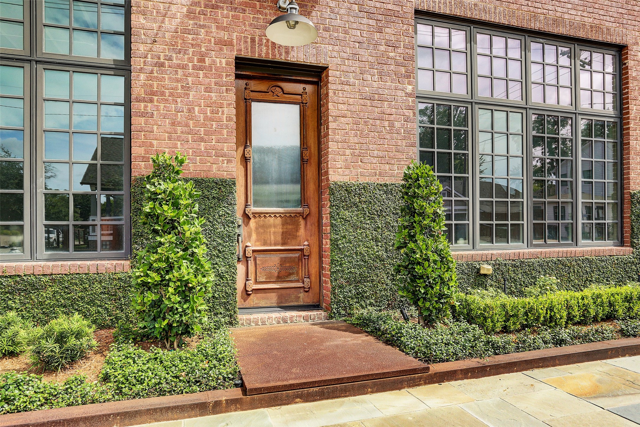 808 Coronado Street Houston, TX 77009 - Photo 2 of 50 front view of a brick house