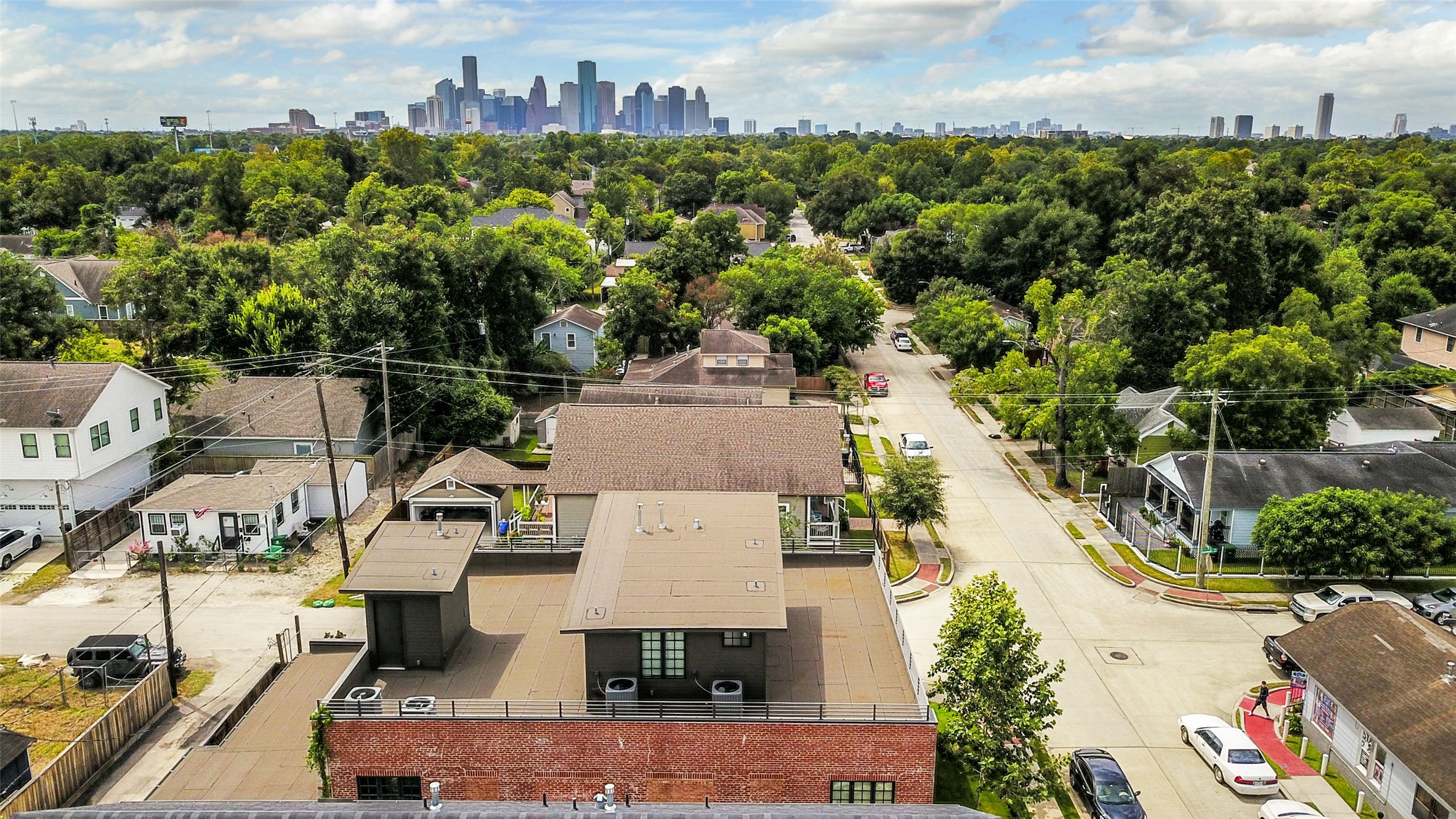 808 Coronado Street Houston, TX 77009 - Photo 30 of 50 an aerial view of residential houses with outdoor space