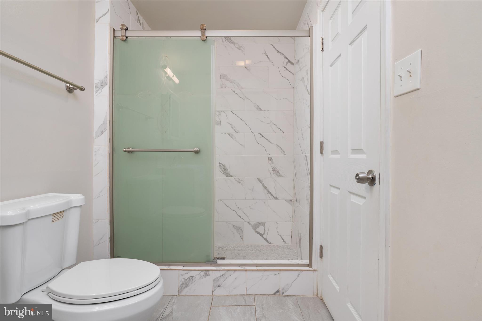 103 Roselawn Road Annapolis, MD 21403 - Photo 19 of 33 Primary En Suite