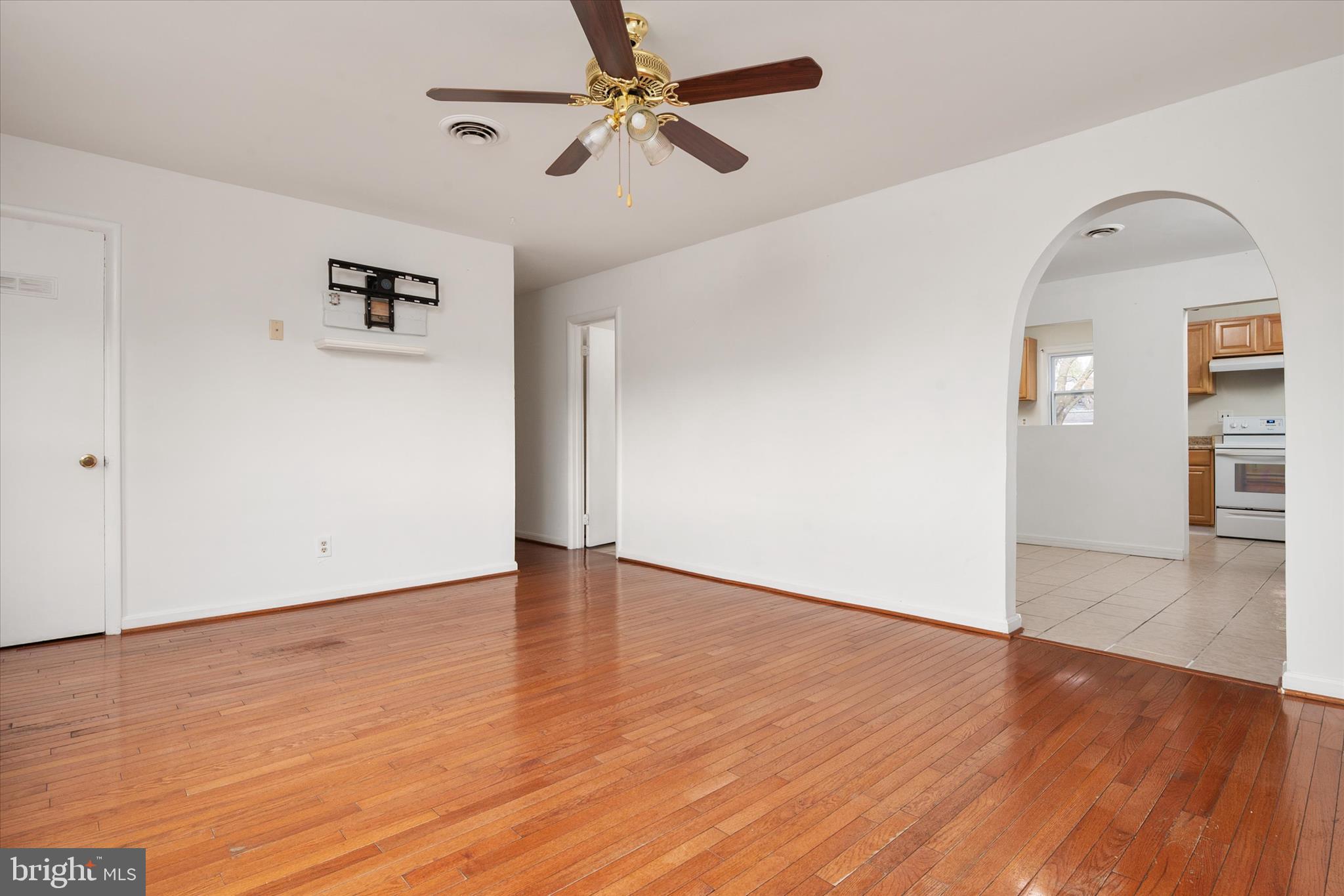 103 Roselawn Road Annapolis, MD 21403 - Photo 6 of 33 Family room