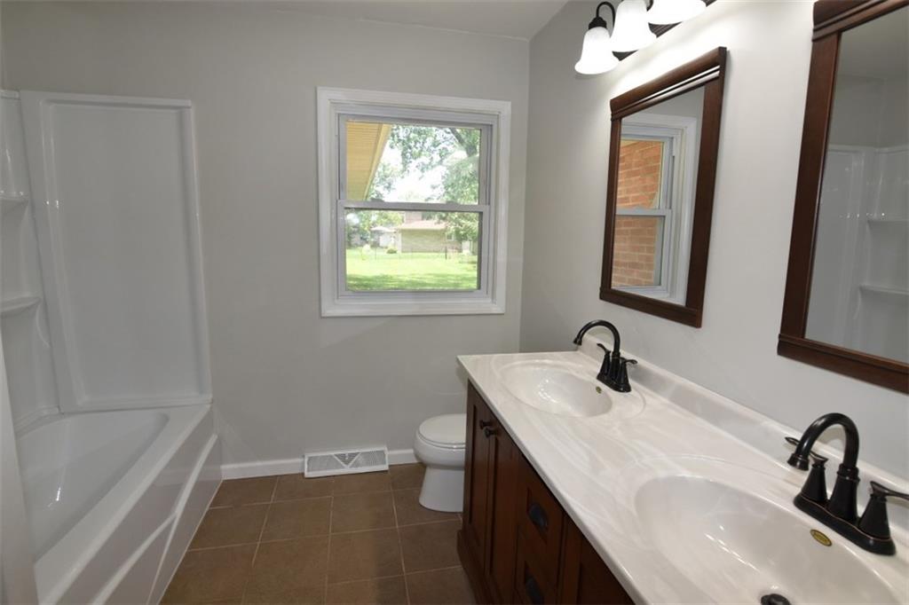 2516 North Marr Road Columbus, IN 47203 - Photo 8 of 15 Gallery Image 8