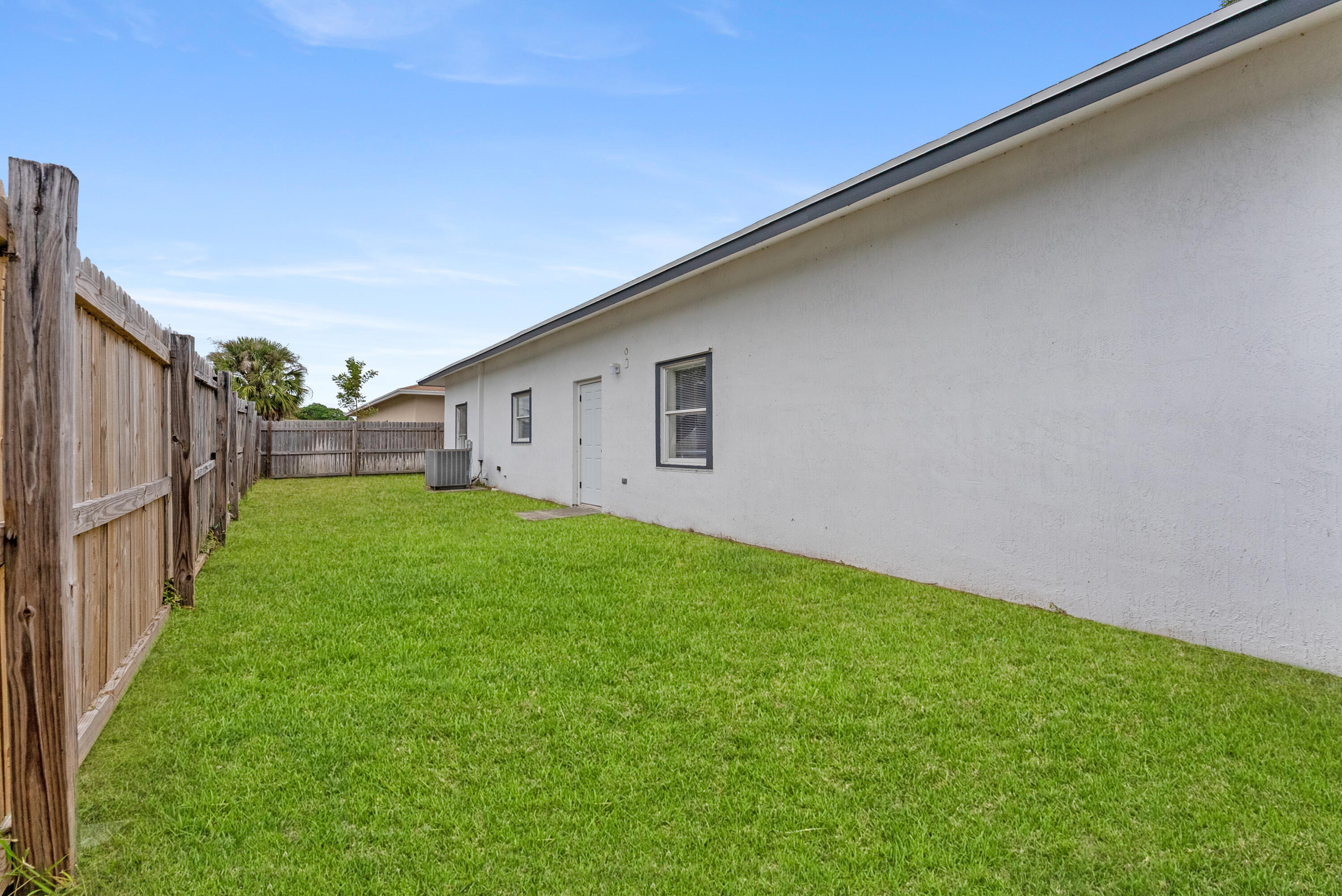 3011 Avenue M Riviera Beach, FL 33404 - Photo 25 of 35 backyard