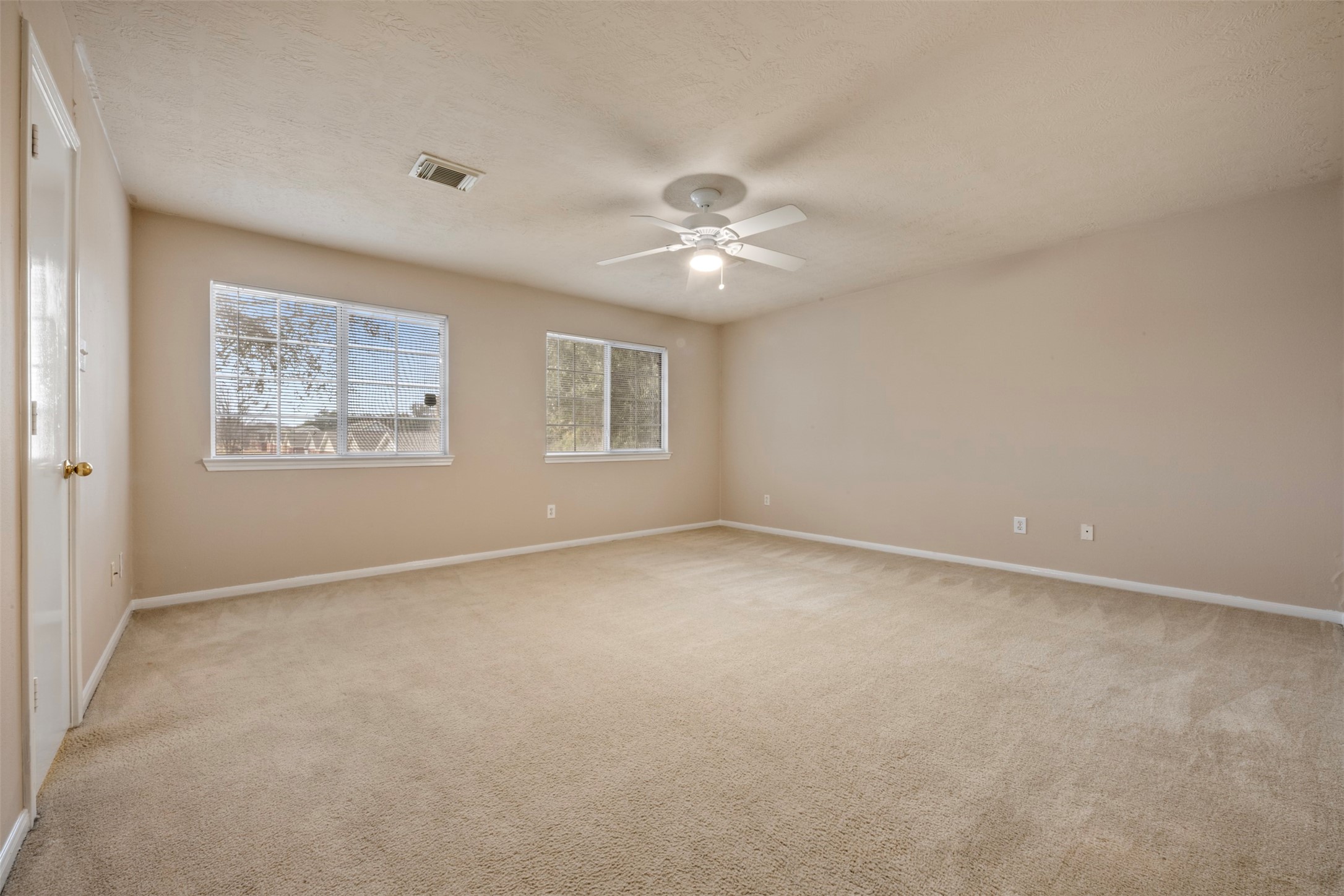 13615 Ambrose Street Houston, TX 77045 - Photo 19 of 35 an empty room with a window and a ceiling fan