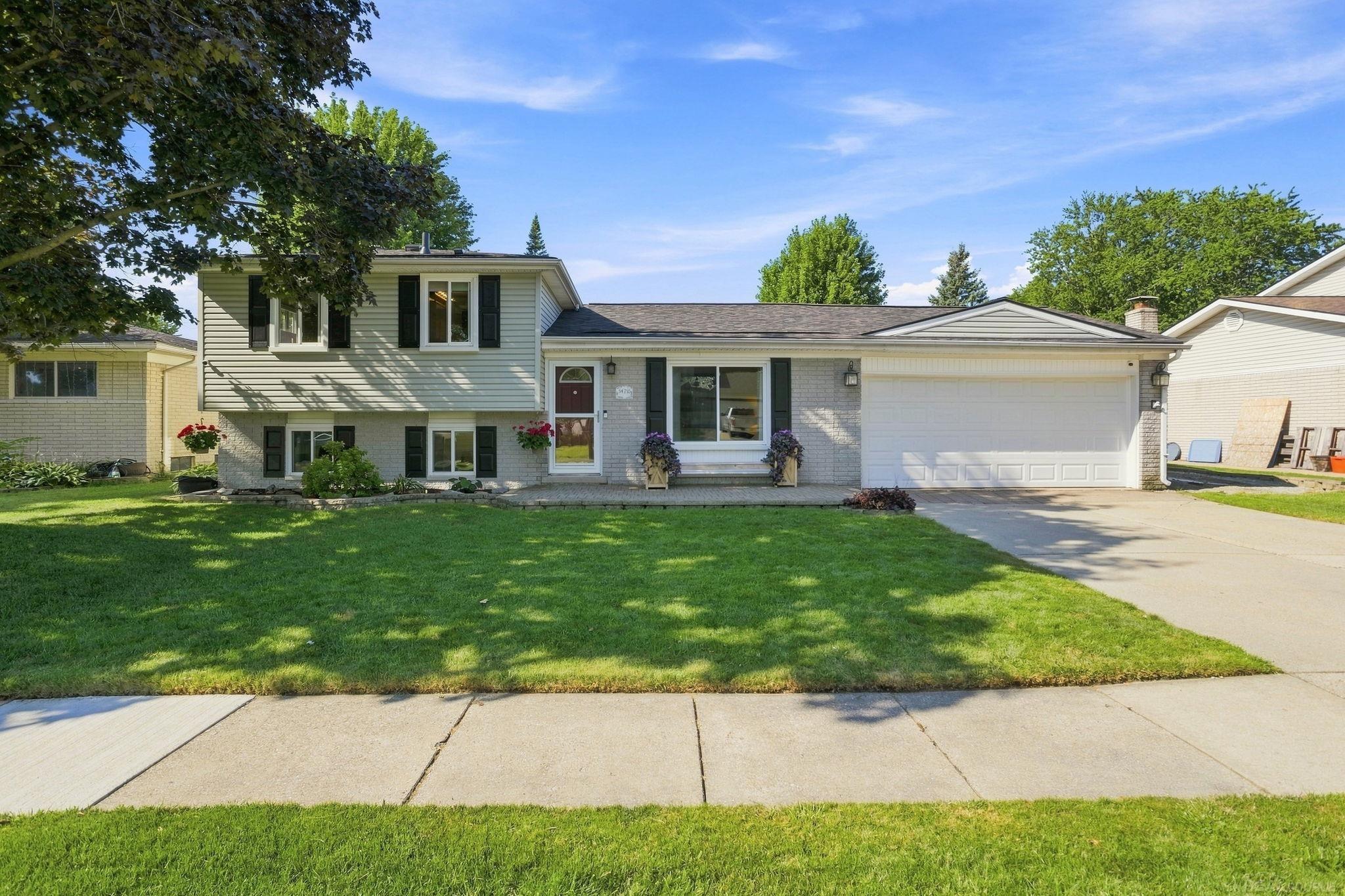 34710 Devonshire Road New Baltimore, MI 48047 - Photo 1 of 30 50217636-e7e3d1d0-7e2f-4e93-b402-d2b69e3b609a.JPG