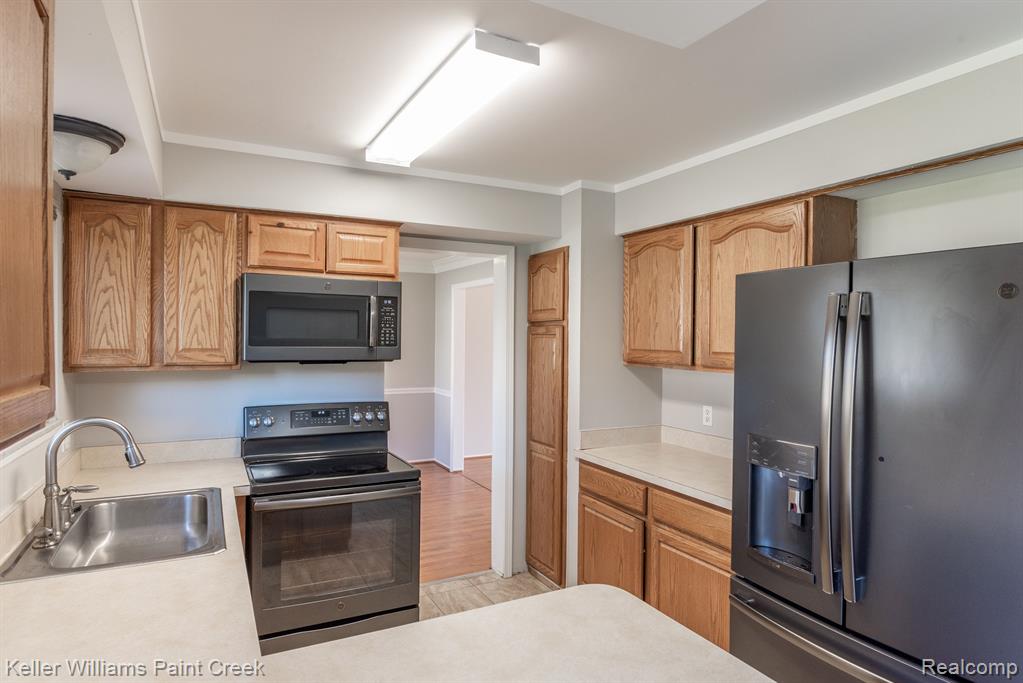 292 Torrent Court Rochester Hills, MI 48307 - Photo 10 of 30