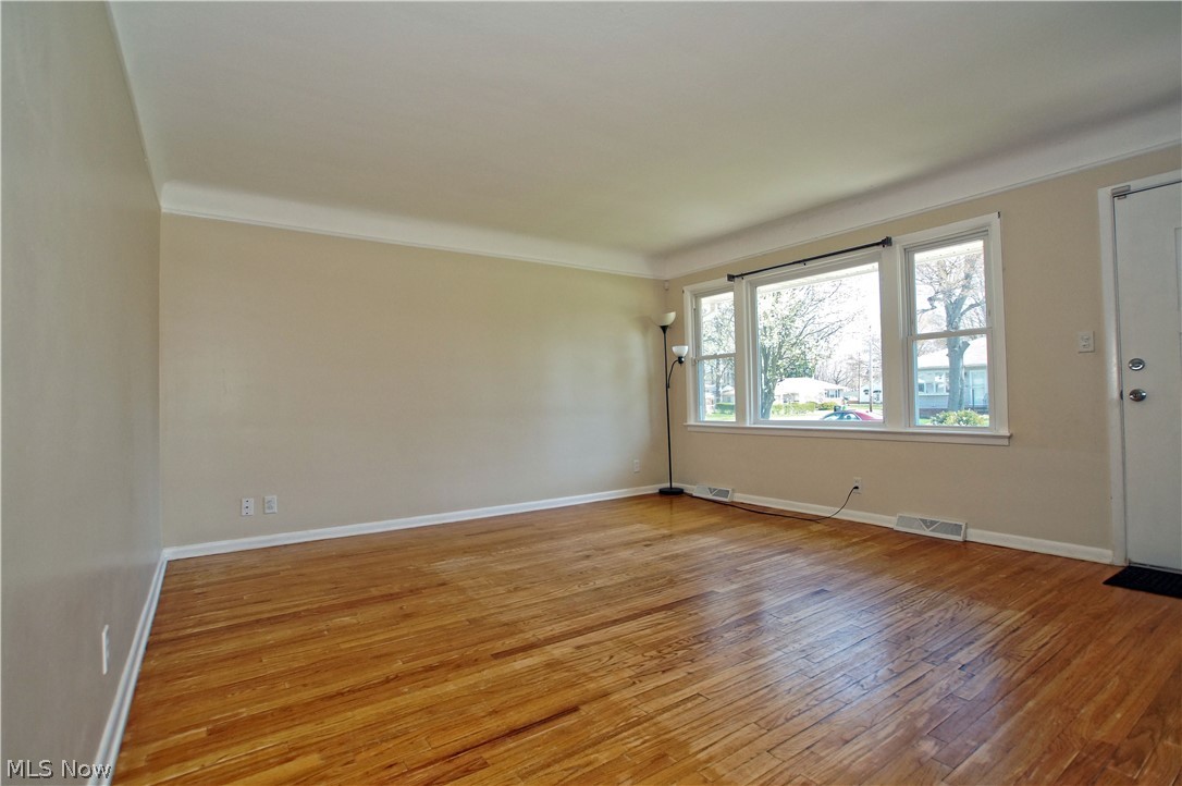 1138 Homestead Road Cleveland, OH 44121 - Photo 7 of 25