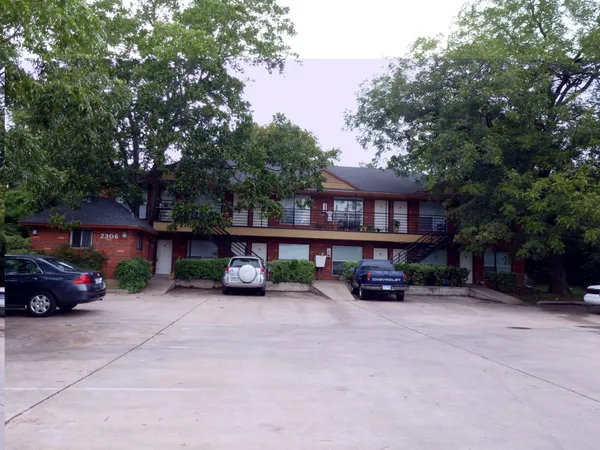 $1,050 | 2306 East 8th Street, Unit 5, Austin, TX 78702