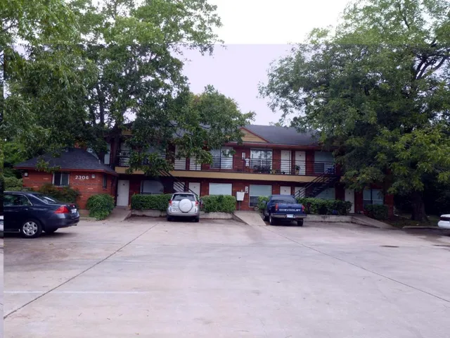 $1,050 | 2306 East 8th Street, Unit 5, Austin, TX 78702