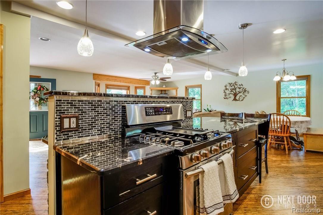 2212 Byron Road Howell, MI 48855 - Photo 9 of 63 _DSF8393Blended.jpg