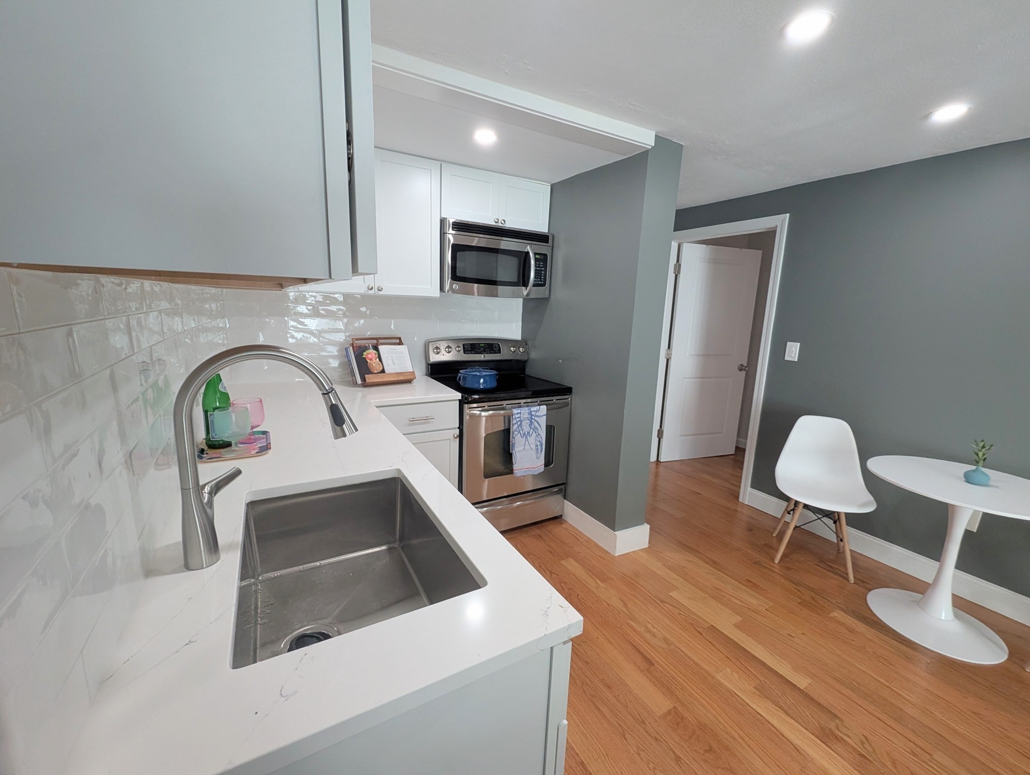 243 Appleton Street Lowell, MA 01852 - Photo 9 of 41 Gallery Image 9