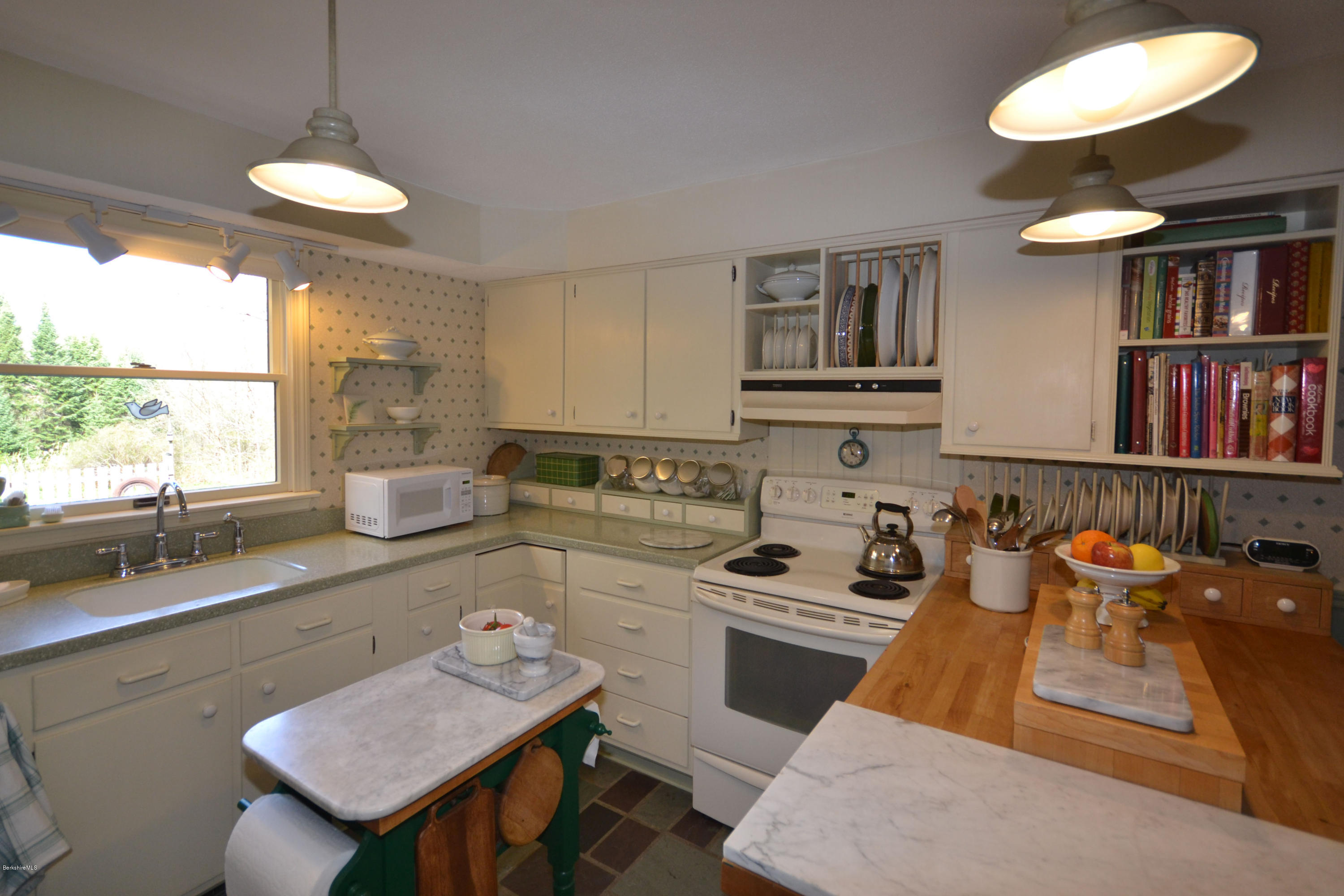 10 Rosenberg Road Lanesborough, MA 01237 - Photo 13 of 42 Kitchen