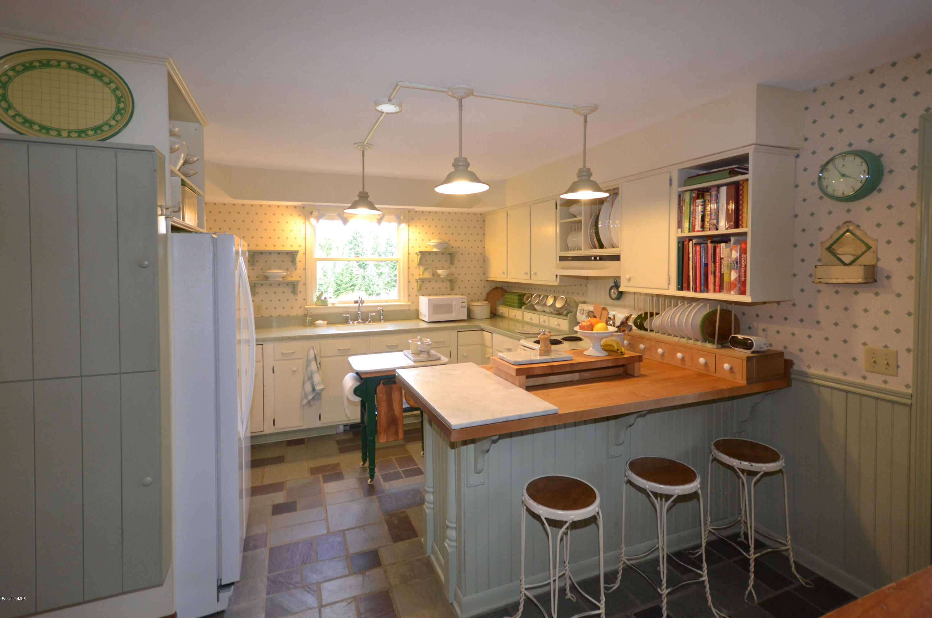 10 Rosenberg Road Lanesborough, MA 01237 - Photo 10 of 42 Kitchen