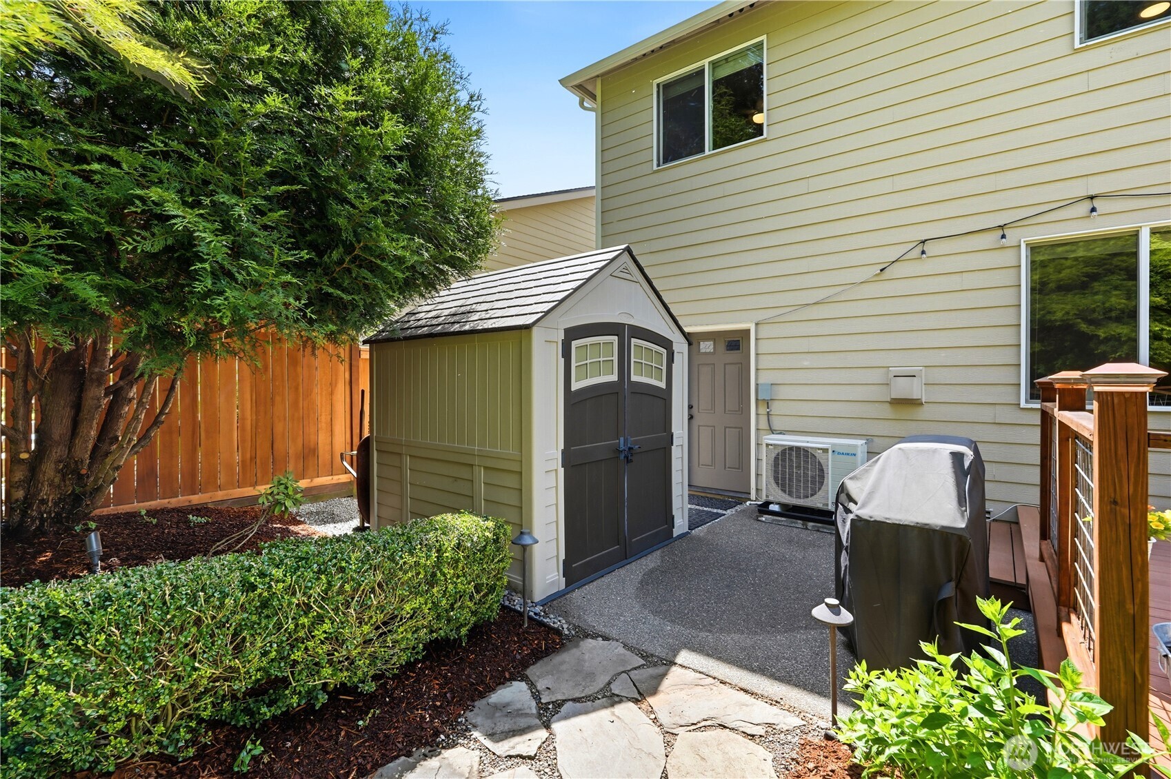 13410 Southeast 252nd Street Kent, WA 98042 - Photo 20 of 38 a front view of a house with garden