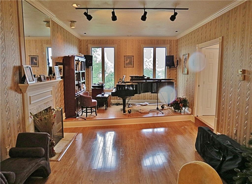 392 Rehoboth Road Belle Vernon, PA 15012 - Photo 3 of 25 Gallery Image 3