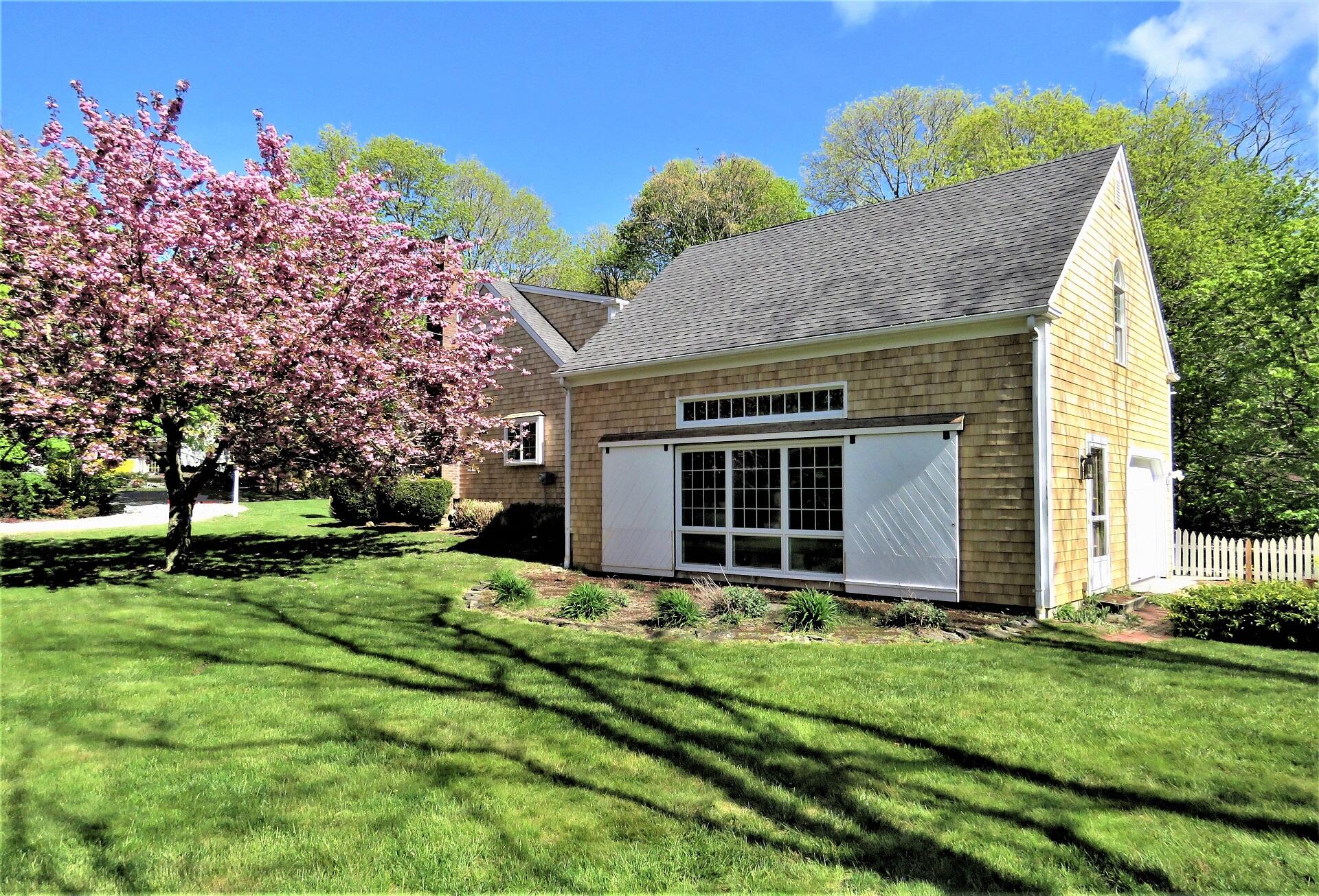 6 Sachem Drive Brewster, MA 02631 - Photo 4 of 40 Gallery/Office fronting ^A
