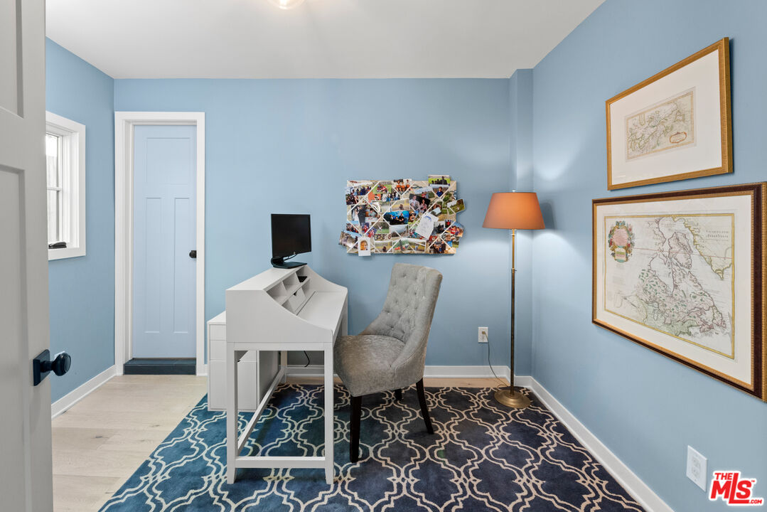 1944 North Beverly Drive Beverly Hills, CA 90210 - Photo 22 of 29 a view of a workspace with furniture