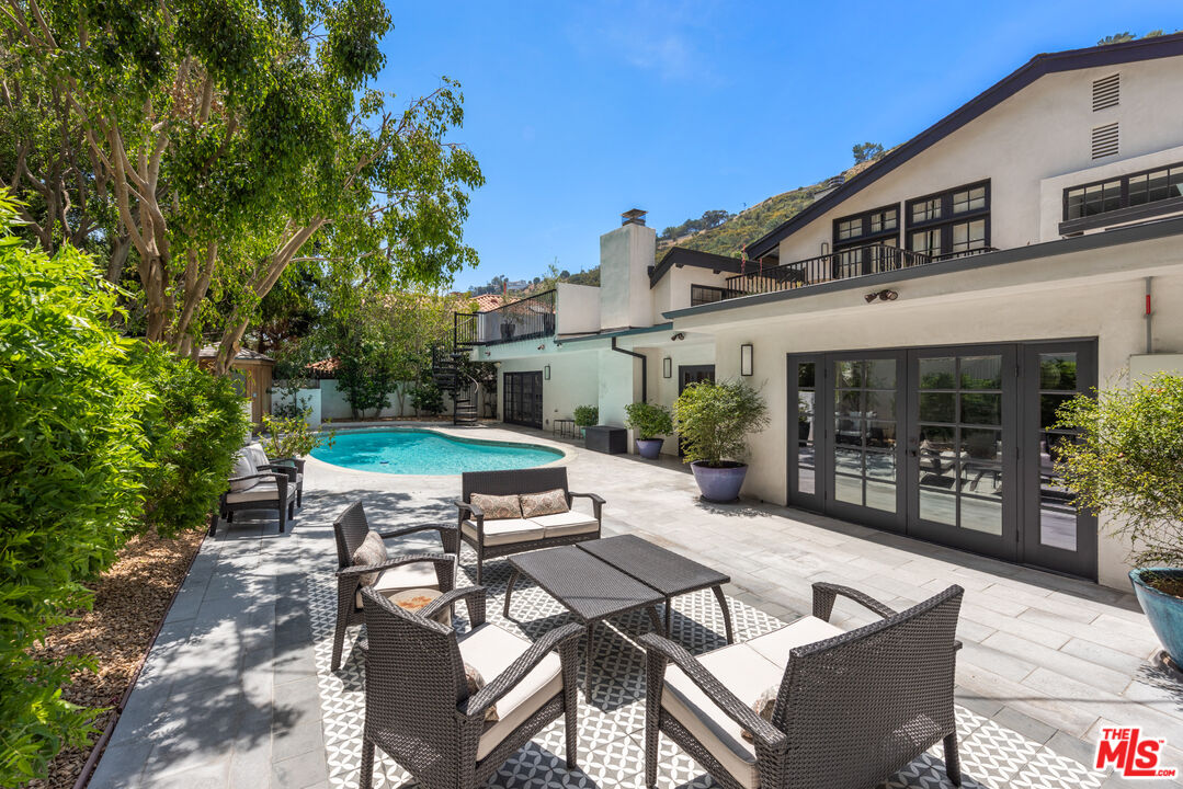 1944 North Beverly Drive Beverly Hills, CA 90210 - Photo 27 of 29 a view of a patio with table and chairs and potted plants