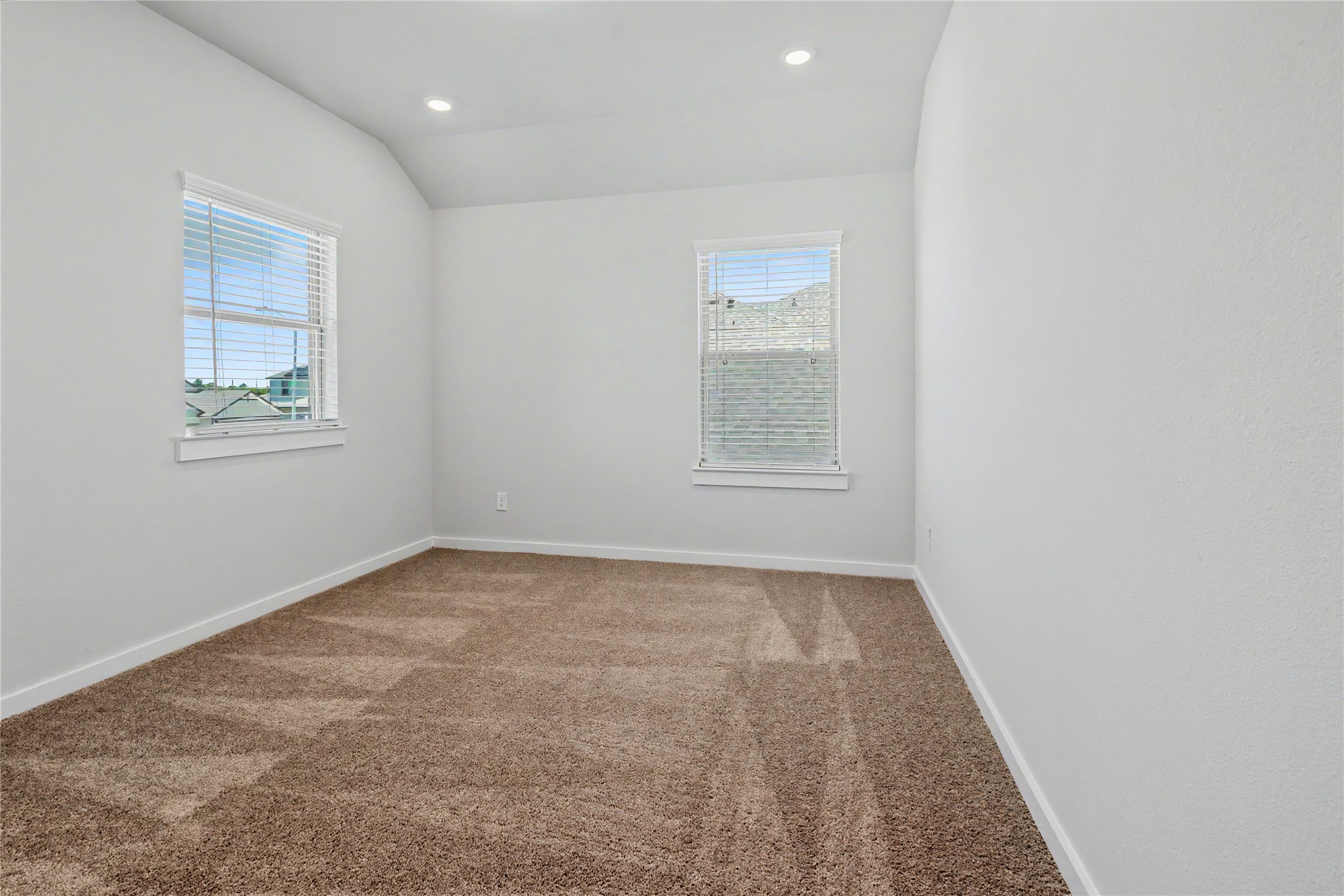 6423 Bolinas Court Rosharon, TX 77583 - Photo 36 of 39 an empty room with windows