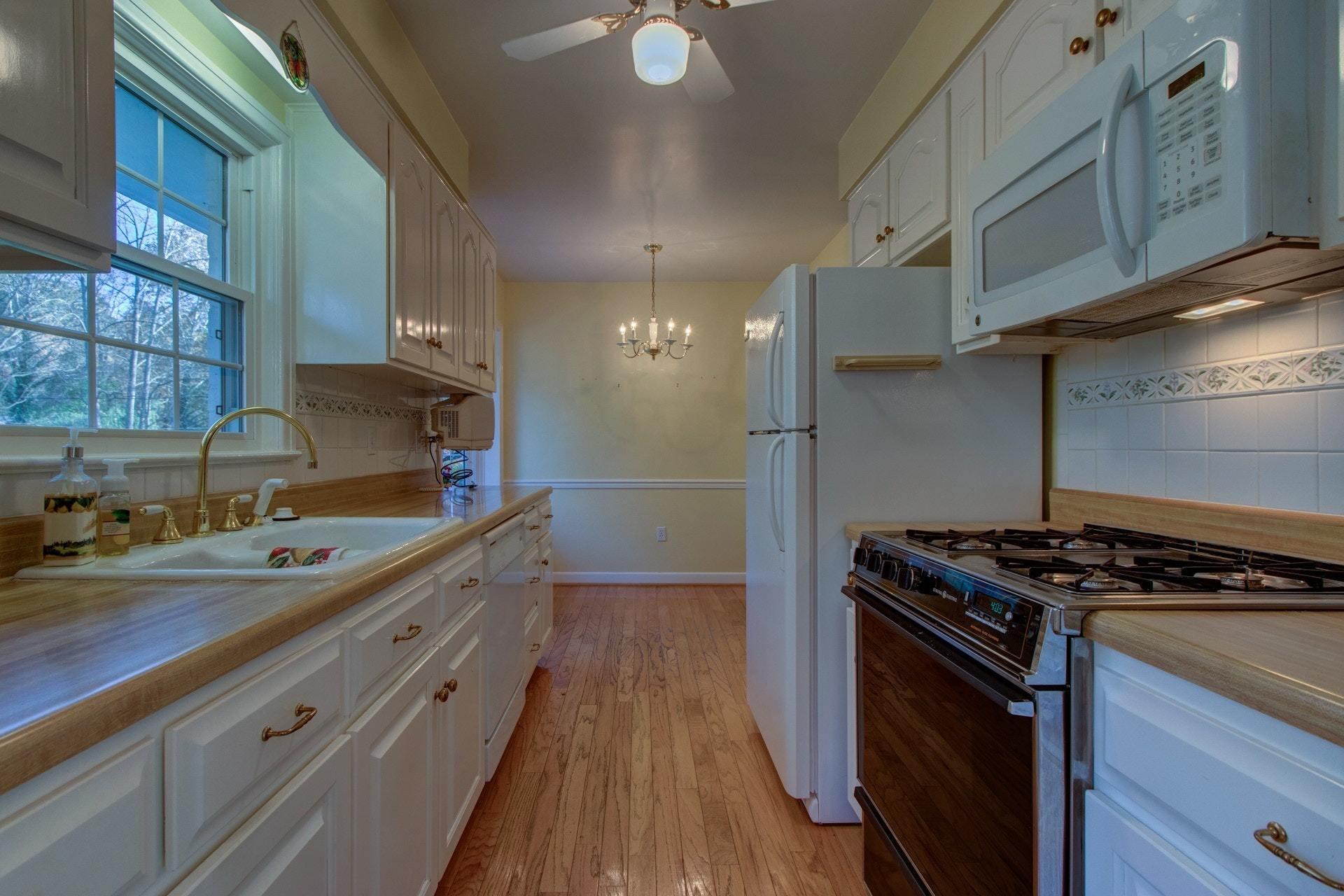 3540 Hartland Road Southwest Roanoke, VA 24015 - Photo 12 of 25 Kitchen