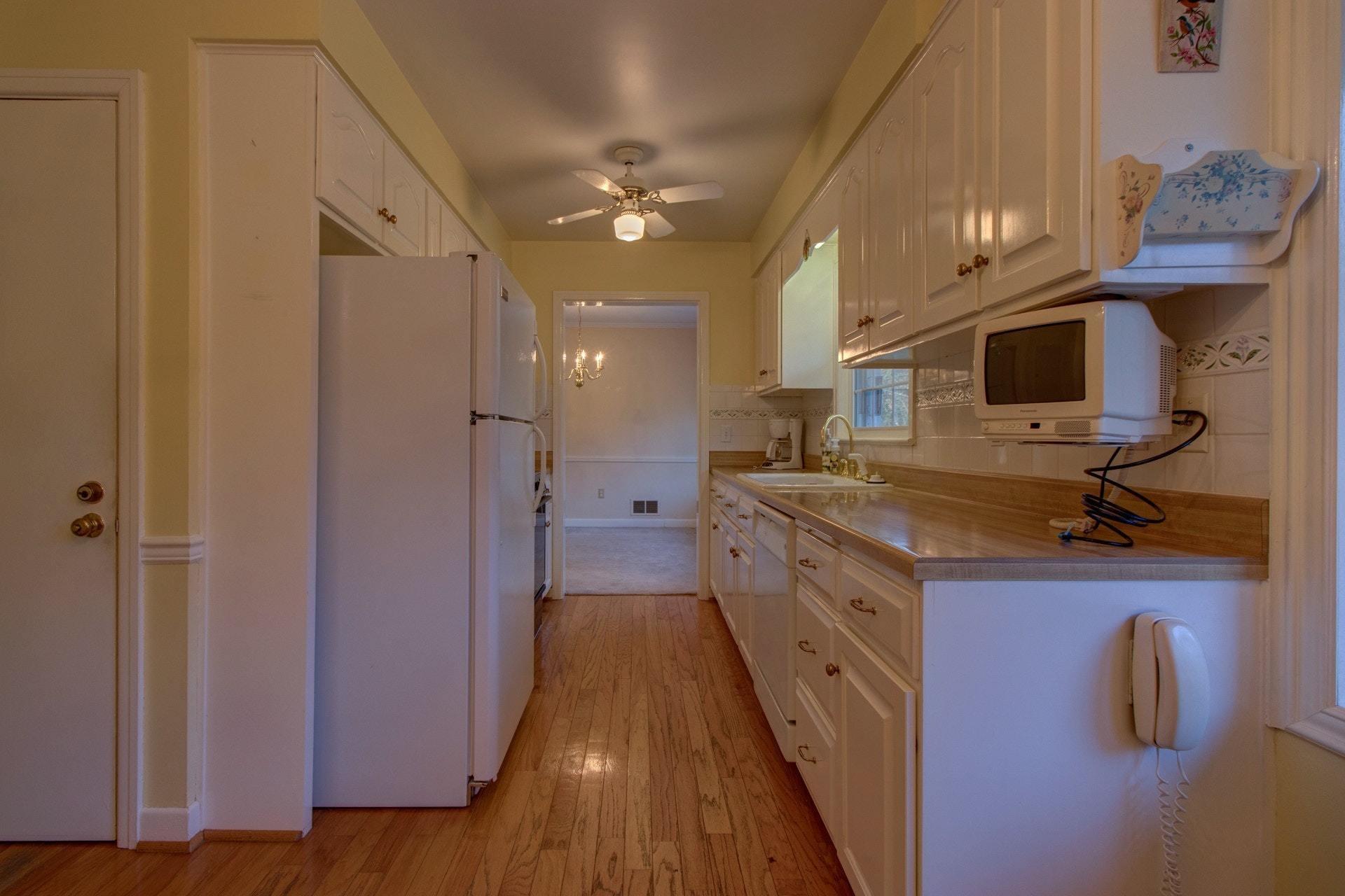 3540 Hartland Road Southwest Roanoke, VA 24015 - Photo 9 of 25 Kitchen
