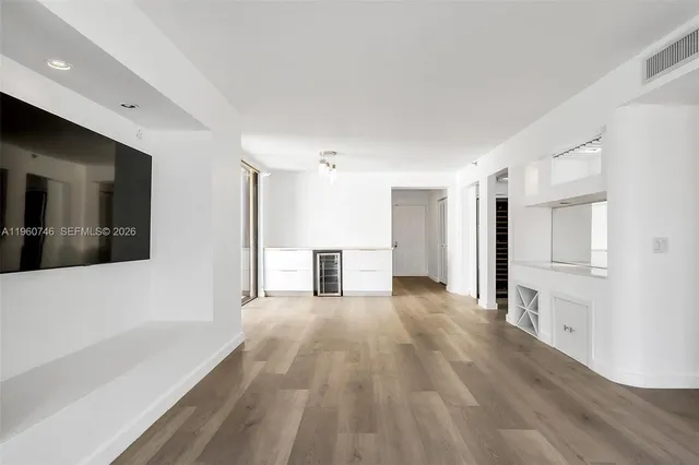 $3,650 | 6061 Collins Avenue, Unit 7A, Miami Beach, FL 33140