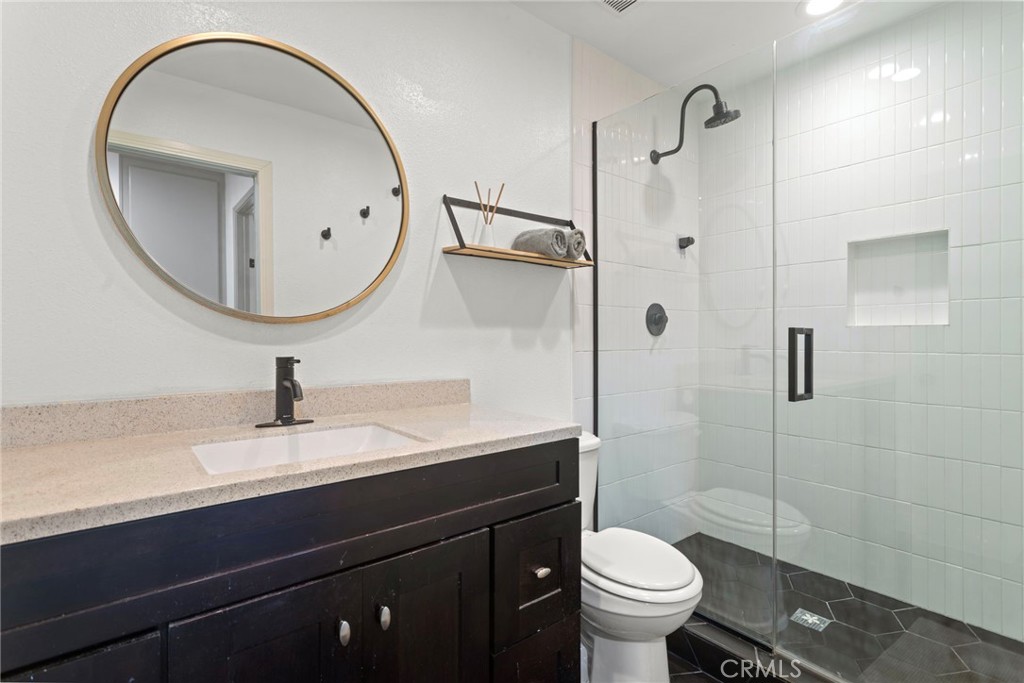 10139 Arleta Avenue, Unit 2 Arleta, CA 91331 - Photo 12 of 34 Bathroom 2