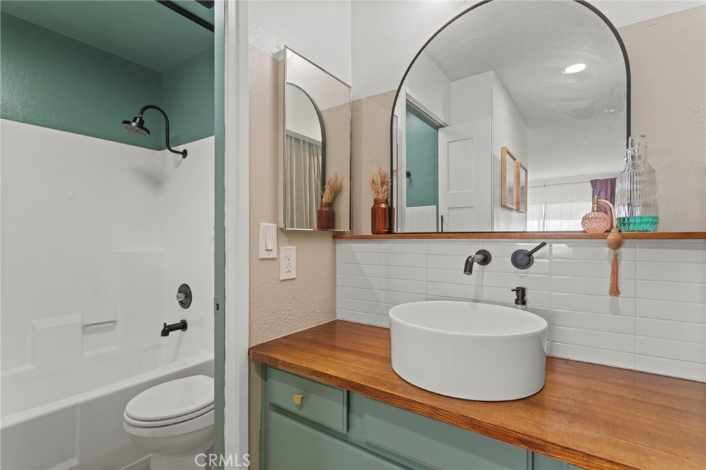 10139 Arleta Avenue, Unit 2 Arleta, CA 91331 - Photo 15 of 41 Master Bathroom