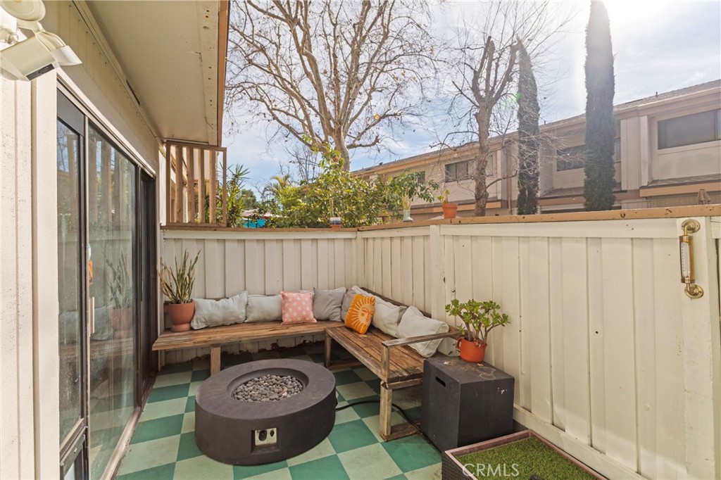 10139 Arleta Avenue, Unit 2 Arleta, CA 91331 - Photo 19 of 34 Built in Seating