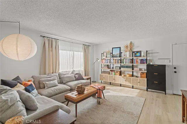 $575,000 | 10139 Arleta Avenue, Unit 2, Arleta, CA 91331