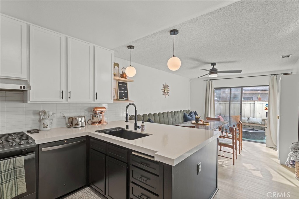 10139 Arleta Avenue, Unit 2 Arleta, CA 91331 - Photo 3 of 34 Bar Seating