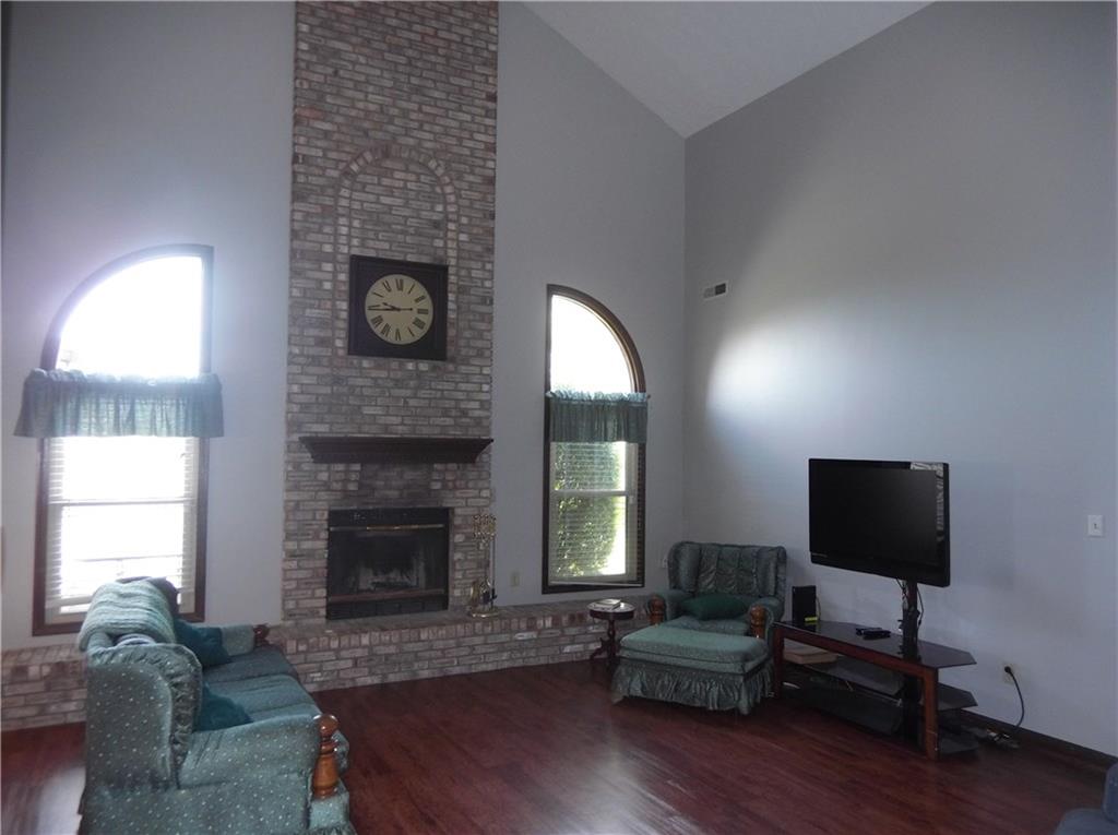 11860 Shannon Pointe Road Indianapolis, IN 46229 - Photo 2 of 37 Gallery Image 2