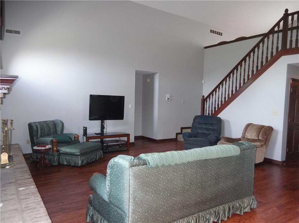 11860 Shannon Pointe Road Indianapolis, IN 46229 - Photo 3 of 37 Gallery Image 3