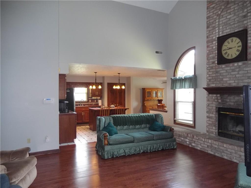 11860 Shannon Pointe Road Indianapolis, IN 46229 - Photo 9 of 37 Gallery Image 9