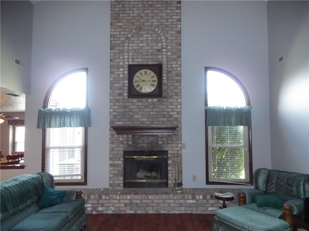 11860 Shannon Pointe Road Indianapolis, IN 46229 - Photo 10 of 37 Gallery Image 10