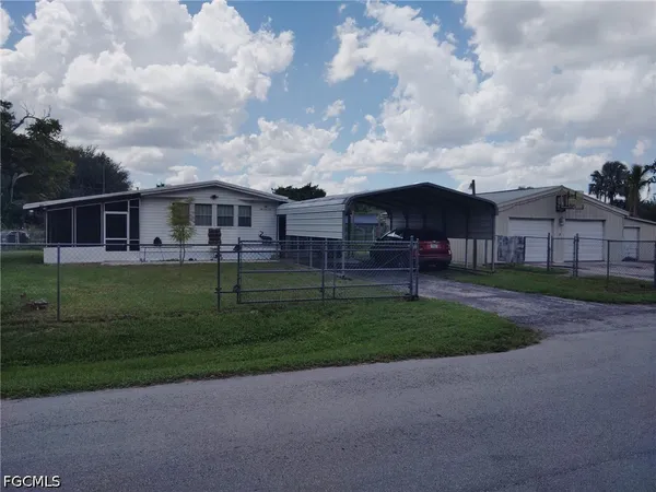 a view of a yard in front of house