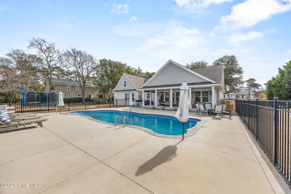 $1,900,000 | 102 Olde Point Loop, Hampstead, NC 28443