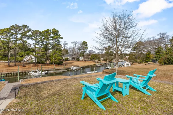 $1,900,000 | 102 Olde Point Loop, Hampstead, NC 28443