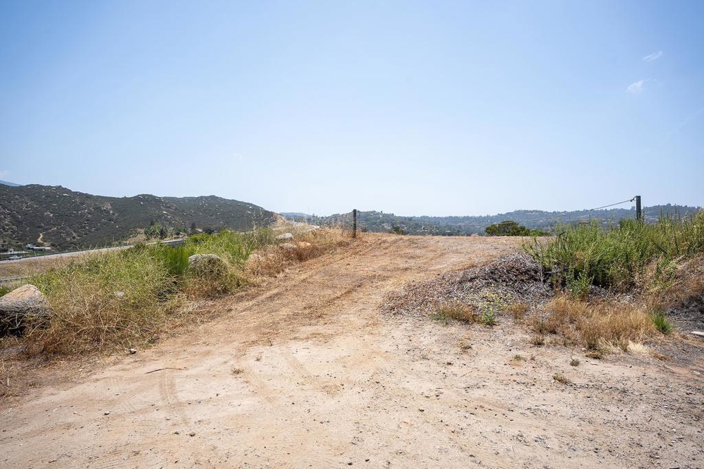 196 Arnold Way Alpine, CA 91901 - Photo 20 of 41 a view of a dry yard with mountain