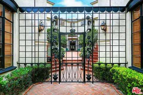 $7,500 | 149 South Rodeo Drive, Beverly Hills, CA 90212