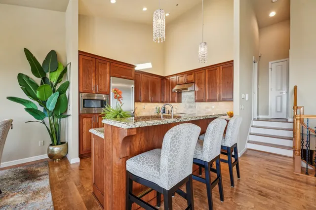 $1,249,000 | 105 Starview Court, Oakland, CA 94618