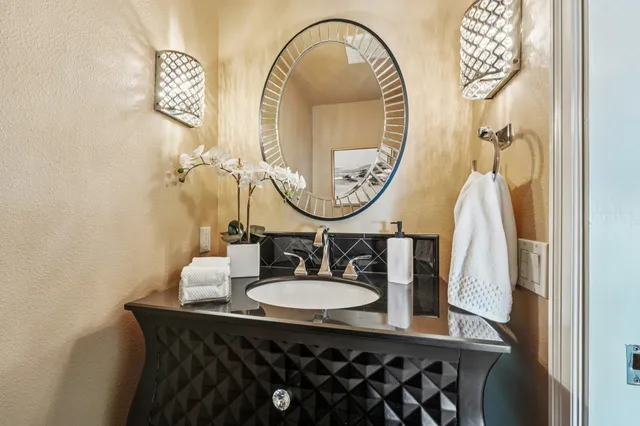 $1,249,000 | 105 Starview Court, Oakland, CA 94618