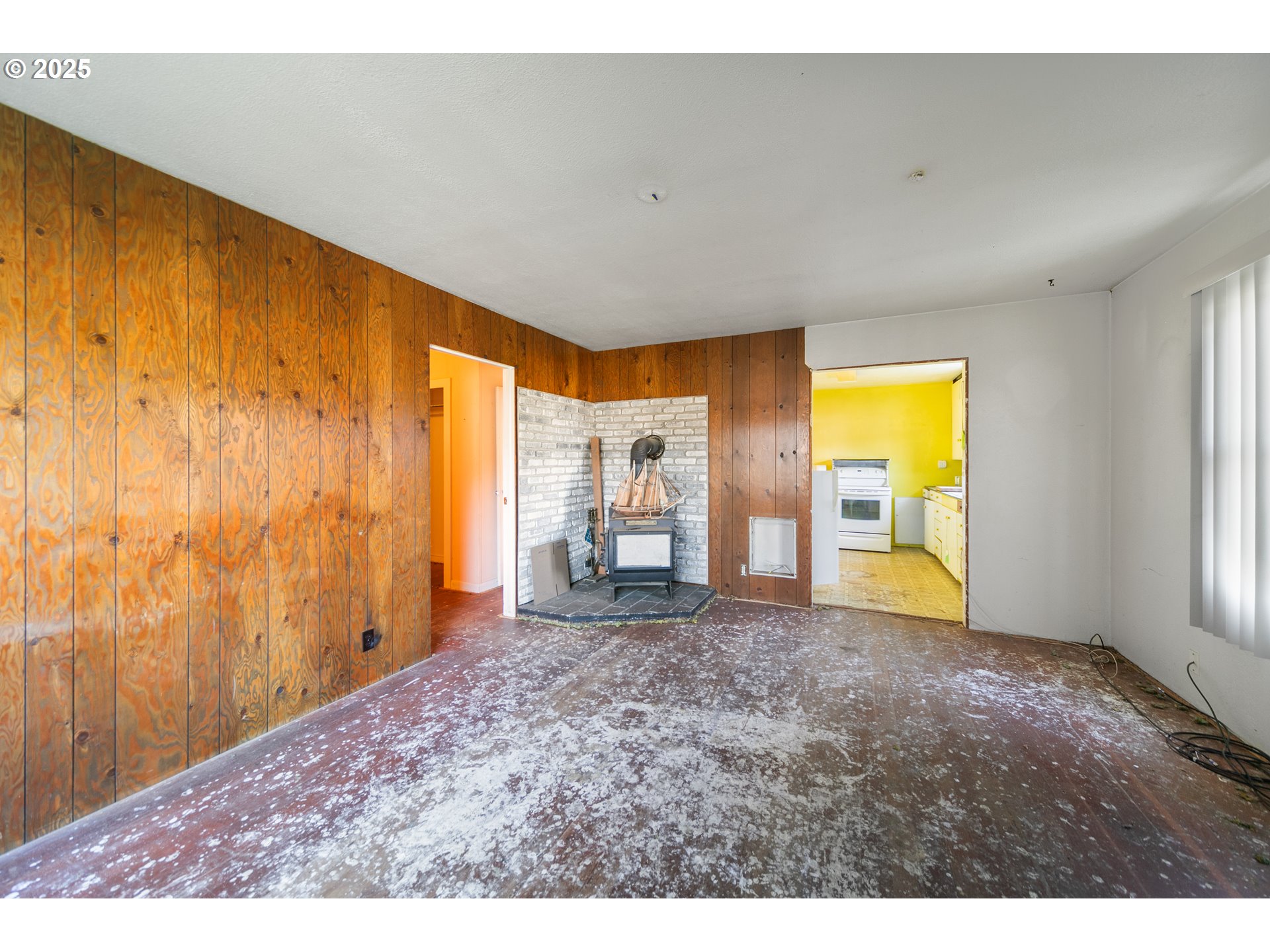 845 Myrtle Avenue Reedsport, OR 97467 - Photo 3 of 24 Gallery Image 3