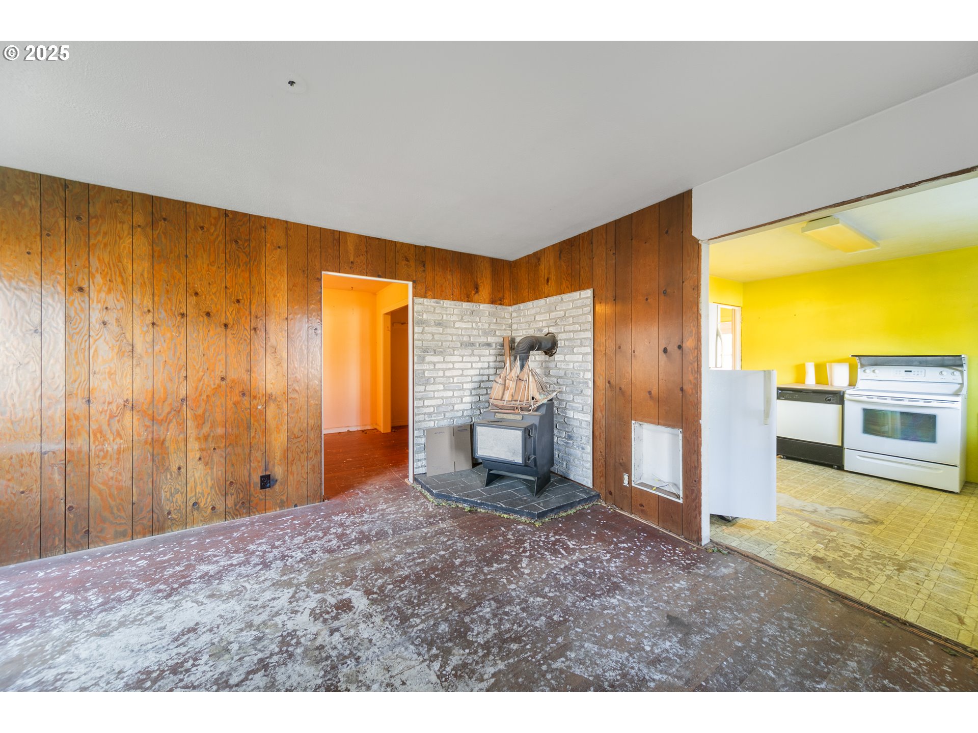 845 Myrtle Avenue Reedsport, OR 97467 - Photo 4 of 24 Gallery Image 4